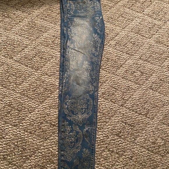 Size 3 Hollister Jeans - Picture 2 of 2